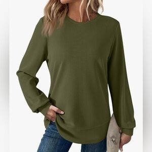 NWT-XL Olive Green
Crewneck side split
2026 season Long Sleeve 
Sweatshirt Top